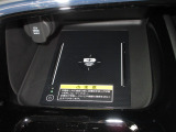 ワイヤレス充電器がついています。対応スマートフォンを置くだけで充電が可能です。