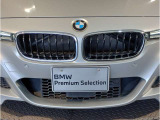 【キドニーグリル】BMWは約90年もの間、ほぼ全ての車両にひと目でBMWだと分かるこの特徴的なフロントグリルが備えられ、デザイン・アイコンとして親しまれてきました。