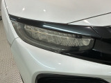 LEDヘッドライトは、点灯の瞬間から最大光量を発揮し、突然暗くなるトンネルなどでの安定感を高めます。