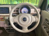 インテリアに合わせたデザインのステアリングは、運転される方のことも考え、運転しやすい形状、大きさです。是非一度、実際に触ってお確かめください。