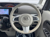 インテリアに合わせたデザインのステアリングは、運転される方のことも考え、運転しやすい形状、大きさです。是非一度、実際に触ってお確かめください。