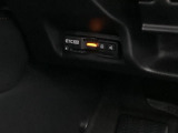 自社整備工場で点検整備をおこなってからお渡ししています。車検が残っている場合は『12ヶ月点検整備』を、車検整備付きの場合は『車検整備』をおこないます。整備費用は車両本体価格に含まれています。