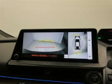 四方のカメラ映像を合成しディスプレイに表示するパノラミックビューモニター搭載のお車になります!!駐車が苦手な方も駐車がスムーズにできますよ★