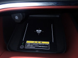 ワイヤレス充電器が装備されています。