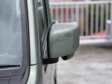 狭い駐車場でも安心。スイッチ操作だけでドアミラーの格納展開が可能。電動格納式リモコンドアミラー!