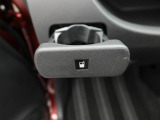 カップホルダーは運転席や助手席からちょうど手の届く位置です!!