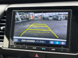 バック駐車が苦手な方や、初めてのお車で不安な方も安心。後方の映像をナビ画面に表示するため、周囲を確認しながらスムーズに駐車できます。