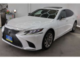ご予約いただければ室内でのご商談も可能です♪ 天候に左右されずゆっくりとお車を確認することができますので来店前にお申し付けください♪
