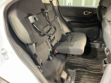 後席をはね上げれば、「もうひとつの荷室」が生まれます。