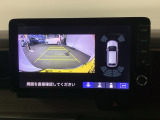 リアカメラ搭載! 狭い駐車場はもちろん、雨の日や夜間の運転も安心です。