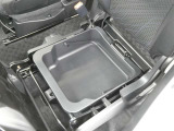 取り出しやすく、しまいやすい収納スペースが満載です。ティッシュやペットボトル等、用途に合わせた収納が可能ですので、使い方はあなた次第!