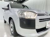 明るいライトが夜道を明るく照らしてくれます。 運転する上で、道路状況をいかに早く認識できるか重要なポイントです。 白色光が暗い道も明るく照らしてくれますよ。