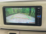 【バックカメラ】駐車時に後方がリアルタイム映像で確認できます。大型商業施設や立体駐車場での駐車時や、夜間のバック時に大活躍!運転スキルに関わらず、今や必須となった装備のひとつです!