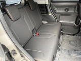 後部座席も気になるようなキズ・汚れやへたり等、大きなダメージはなく、良好な状態です。