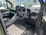 最新鋭の自社整備工場にて、車検・点検は勿論の事、あらゆるご要望にお応えすべく輸入車ディーラーならではの最新のコンピューターシステムとベテランの整備士がバックUP!