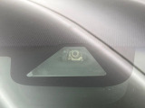 【ホンダセンシング】走行中に前方の車両等を認識し、衝突しそうな時は警報とブレーキで衝突回避と被害軽減をアシスト。より安全にドライブをお楽しみいただけます。