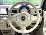 インテリアに合わせたデザインのステアリングは、運転される方のことも考え、運転しやすい形状、大きさです。是非一度、実際に触ってお確かめください。
