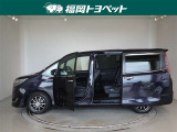 両側パワースライドドア付きだから、狭い駐車スペースなどでの 乗り降りラクラク!小さなお子さまのいるご家庭には嬉しい装備。