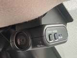 車内と後方のドライブレコーダーでございます!万が一の映像もドライブの思い出も記録できますよ♪