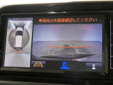 パノラミックビューモニター付きです。車両を上から見たような映像をディスプレイオーディオ画面に表示。運転席からの目視だけでは見にくい、車両周辺の状況をリアルタイムでしっかり確認できます。