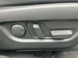 【10Wayパワーシート】 細かい角度調節が可能な、電動シートです。シートポジションの記憶機能つきで便利。