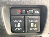【両側パワースライドドア】スマートキーや運転席のスイッチで後席両側スライドドアの開閉が可能♪電動だから力を入れてドアを開ける必要が無く、小さなお子様でも簡単に開け閉めでき快適です♪