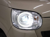 Bi-Angle LEDヘッドランプにはステアリング操作に応じてヘッドランプが可動して進行方向を照らすステアリング連動ヘッドランプ「AFS」が装備されています。