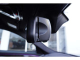 BMW純正のミラー一体型ETC車載器を装備しています。運転席からの視界を遮ることなく、インテリアの洗練されたデザインを損なわないスマートな配置が特徴です。
