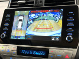 【マルチテレインモニター】車のフロントやサイドのカメラ画像を同時にモニター表示することで、悪路や狭い道を走行時でも周囲の状況確認ができ安心!本格SUVにうれしい装備です♪