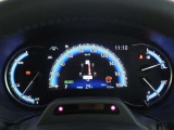 とっても見やすいメーターです。夜間時はラグジュアリーな気分にさせてくれる照明が魅力ですので、夜のドライブも楽しみになりますよ♪