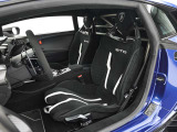 納車後も、年間入庫約2万台の豊富な経験値と技術力で専門トレーニングを受講したメーカー登録テクニシャン達がお客様の大切な車両のコンディションを保ちます。