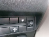 エマージェンシーブレーキは今や必需品!前方走行車との衝突の危険性が高まったとシステムが判断した場合に作動し、警告音を鳴らし、自動的に停車または減速して衝突回避や衝突被害を軽減します。
