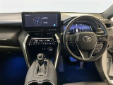 運転席周りのレイアウトをご覧ください。ナビゲーションが綺麗に装着されすっきり収まってますね!