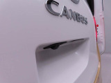 バックカメラ:運転席から見えにくい車の後方をカメラの映像を通して確認できます。駐車や切り返しが安心して行えます。