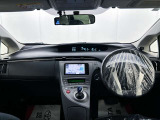 落ち着いたカラーの内装で、ゆったりと運転したい方に。
