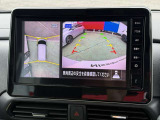 駐停車には便利なアラウンドビューモニター搭載。サイドモニターの切り替えも可能です。