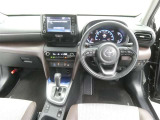 運転席からの視界はこんな感じです☆お気軽にご来店いただき、実際に座って是非お確かめください。ドライバーに寄り添う快適な操作フィールをもたらすステアリングです。