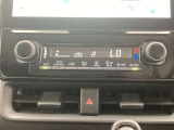 オートエアコンは温度を設定するだけで、自動で風量などを設定してくれます。運転しながら操作も必要ないので、安全性も向上します。