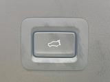【パワーバックドア】スマートキーや運転席のボタンを押すだけでリアゲートが自動で開閉します!荷物を持っている時や、高い位置にあるバックドアを閉める際に便利な機能です♪