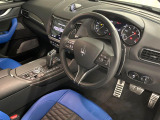 握るものを『興奮』へと導くステアリング。レースで培ったハイパフォーマンスなドライビングを体験。