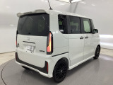 スポーティー&スタイリッシュな、大型テールゲートスポイラー