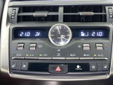 左右独立温度コントロールフルオートエアコンです。運転席、助手席それぞれで独立して温度設定ができます。冷え性の方が乗っても安心ですね♪