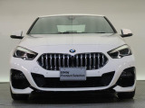 【キドニーグリル】BMWの代名詞。一目見ただけでBMWであると認識できる確固たるアイコンとして存在感を放ちます。