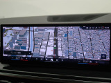 【純正ナビゲーション】BMWのナビゲーションは操作性も良く、詳細な地図情報と交通状況を見やすく表示し、快適なドライビングをサポートしながら目的地までナビゲートします。