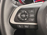 運転中、オーディオの操作をしてて、ハッとしたことはありませんか?ステアリングスイッチは、運転中でもハンドルでオーディオの操作が可能です。安全なドライブをサポートします。