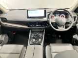 【運転席・助手席転席】運転席の足もともゆったりで長距離ドライブでも快適に★
