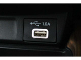 USBジャックも搭載。車内で音楽再生だけではなくスマートフォン等の機器へ充電可能です♪