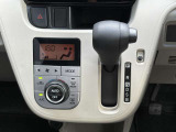【エアコン】オートエアコンです!温度調節が細かくでき全席に快適な空間を届けます(*^^)シフトも同じ位置にあるので、操作しやすくなっております♪