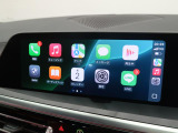 【アップルカープレイ】iPhoneがBMW車両とワイヤレスで接続されます。Apple CarPlayでは、オーディオストリーミングやメッセージングアプリがディスプレイに表示されます。