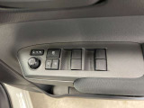 運転席、助手席ドアポケットにドリンクホルダーが付いています